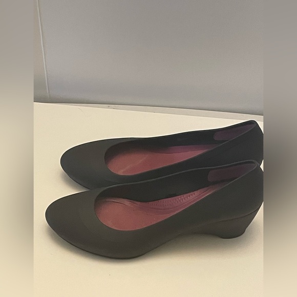 CROCS LINA DUAL COMFORT WEDGE HEELS, SHOES, WOMEN’S 8 BLACK RUBBER LIGHTWEIGHT - Picture 4 of 8